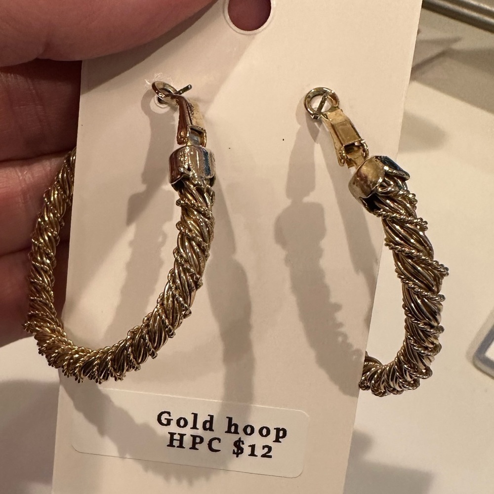 Large fun gold hoop earrings, clip - Picture 3 of 8